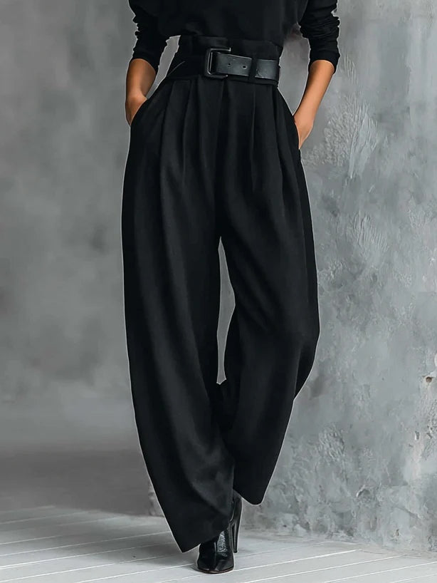 Lisa™ | Completo Due Pezzi Nero con Cintura